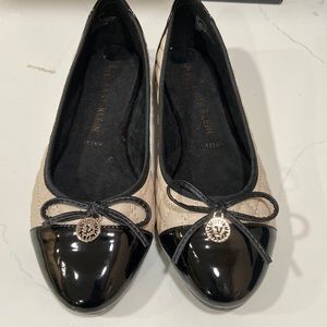 ANNE KLEIN BLACK & CREAM LOFTER- SIZE 6.5